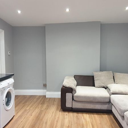 Lovely 1 Bedroom Flat High Barnet 3 Mins Away المظهر الخارجي الصورة