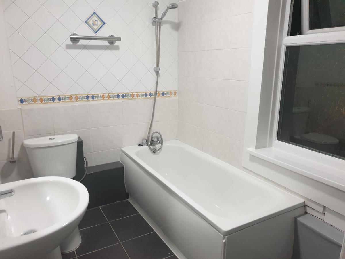 Lovely 1 Bedroom Flat High Barnet 3 Mins Away المظهر الخارجي الصورة