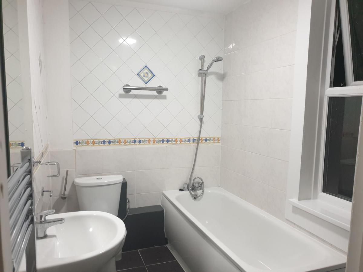 Lovely 1 Bedroom Flat High Barnet 3 Mins Away المظهر الخارجي الصورة