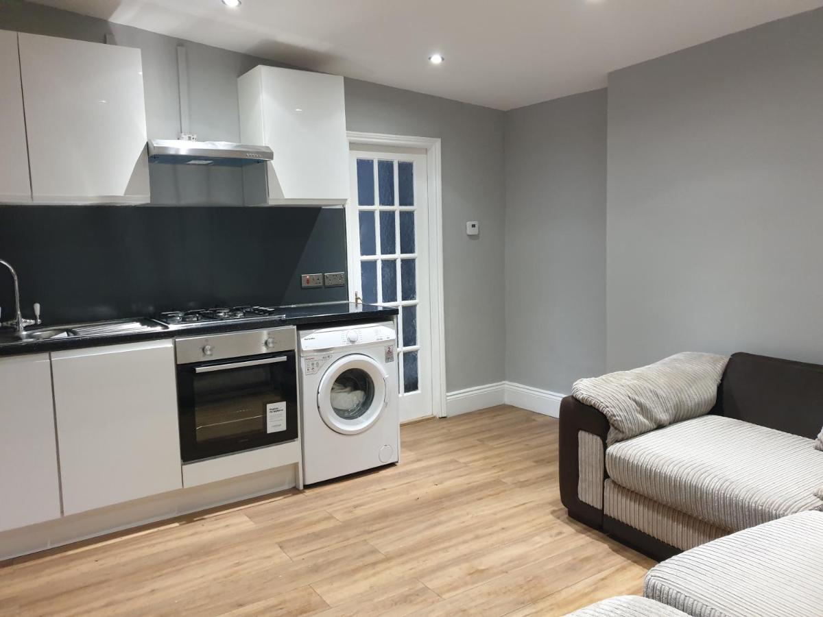Lovely 1 Bedroom Flat High Barnet 3 Mins Away المظهر الخارجي الصورة